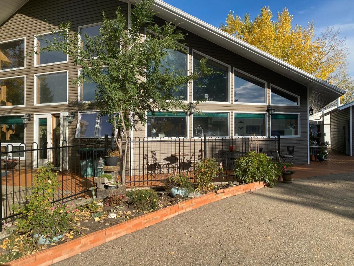 Rolling Hills Country Resort Bed And Breakfast Three Hills Exterior foto